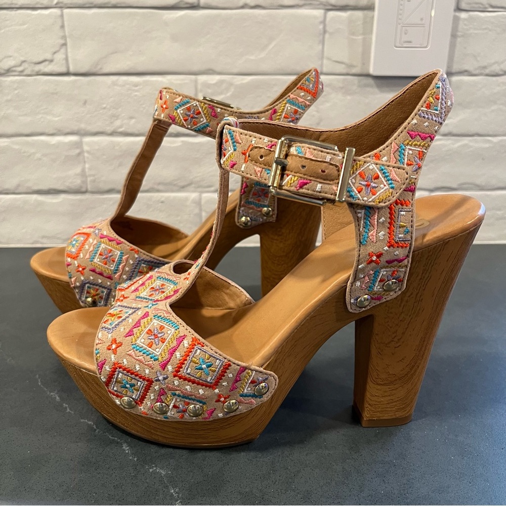 Gianni Bini Multicolor Embroidered Platform Sandals - Picture 7 of 16